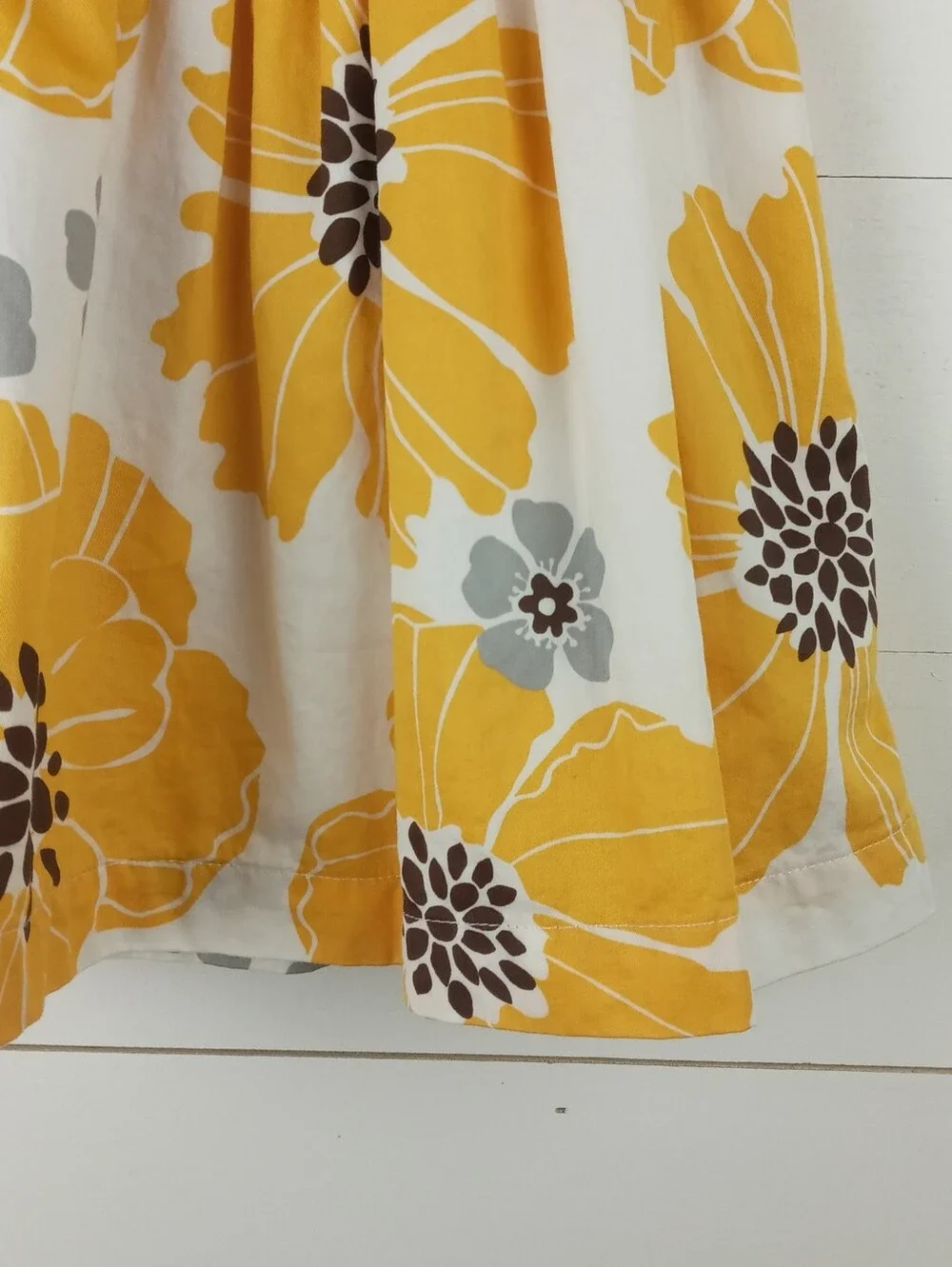 Carter’s girls size 9 mos white and yellow large floral design dress buttons